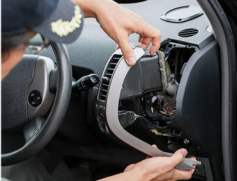 施工イメージ02：作業風景のクローズアップ